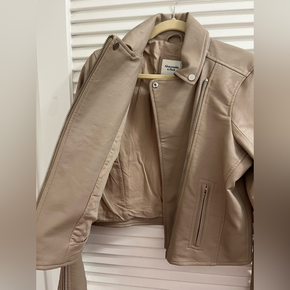 Abercrombie Vegan Leather Tan Jacket Cropped Asymmetrical - Picture 3 of 4